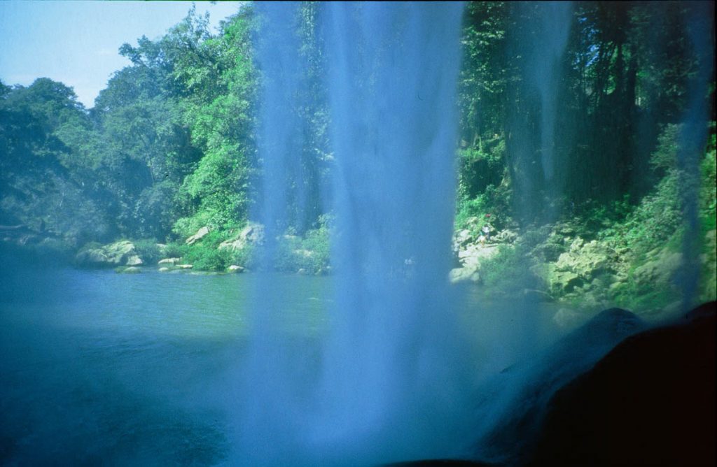 mexiko hinter wasserfall2002