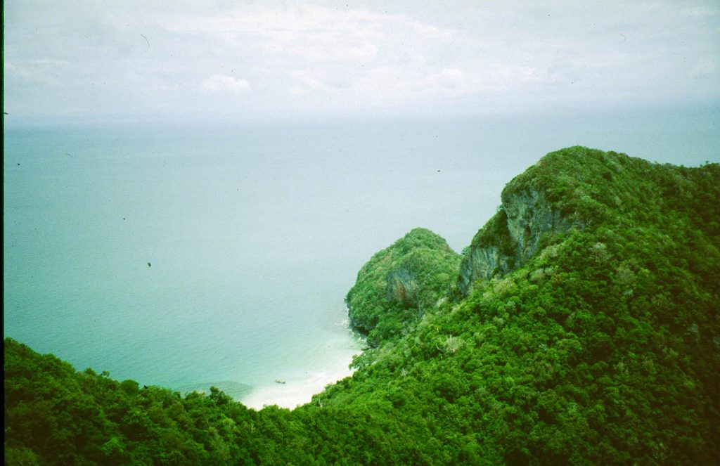 thailand bergwald mit strand1997